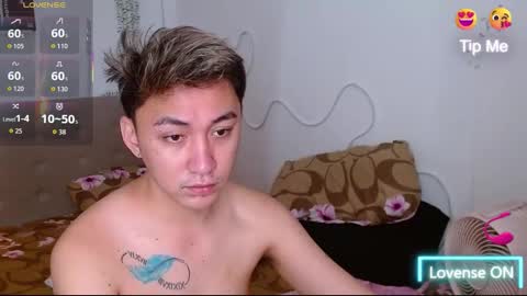 Snapshot of urdeityoflove_ chatting on 10/20/25, 06:58 rose and khristine online show from 10/20/25, 06:58