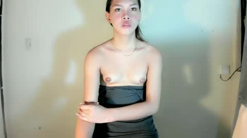 Snapshot of urdolly_rona chatting on 06/18/26, 12:33 Rona Ella online show from 06/18/26, 12:33