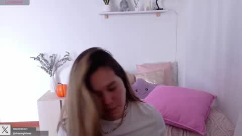 Mia Miller online show from 10/03/25, 09:01