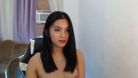 Snapshot of urdreamgirl_ chatting on 01/23/25, 10:32 Trixie online show from 01/23/25, 10:32