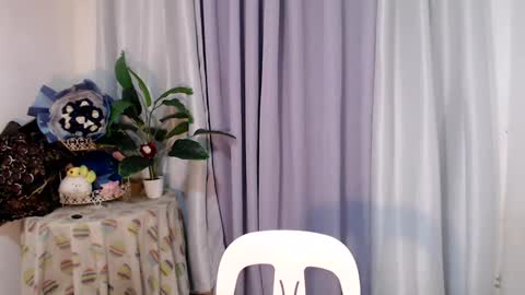 Snapshot of urdreamgirl_ chatting on 02/08/25, 03:53 Trixie online show from 02/08/25, 03:53