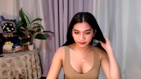 Snapshot of urdreamgirl_ chatting on 02/22/25, 03:45 Trixie online show from 02/22/25, 03:45