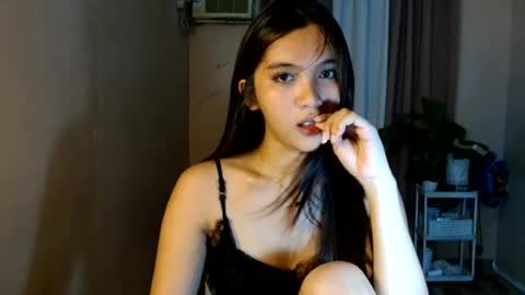 Snapshot of urdreamgirl_ chatting on 07/17/26, 02:45 Trixie online show from 07/17/26, 02:45
