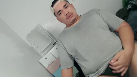 ure_fattytoy143 online show from 02/05/26, 01:27