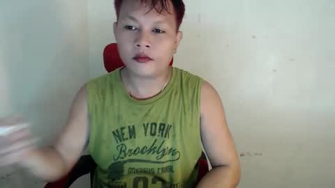 Snapshot of urfeet_jest chatting on 05/12/26, 10:34 jess online show from 05/12/26, 10:34