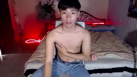 Snapshot of urfuckboy_sev chatting on 12/16/25, 11:32 just call me sev online show from 12/16/25, 11:32