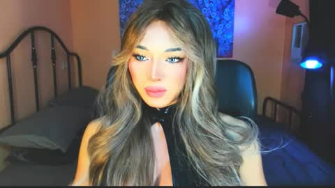 My bella 3 online show from 11/19/25, 01:16