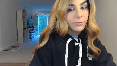 Snapshot of urgoddessmarla chatting on 10/04/25, 08:51 Goddess Marla online show from 10/04/25, 08:51