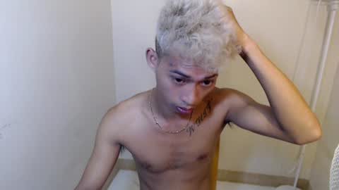 Snapshot of urhotfuckingass chatting on 06/16/26, 06:21 richard online show from 06/16/26, 06:21