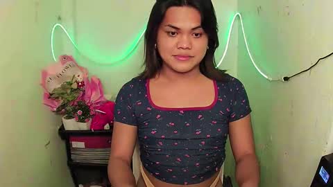 urhottie_bella online show from 10/05/25, 06:45