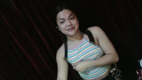 urhottie_bella online show from 05/13/26, 11:00