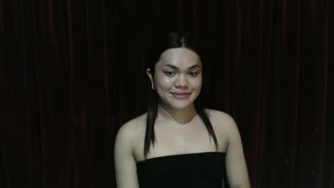 urhottie_bella online show from 05/17/26, 01:51