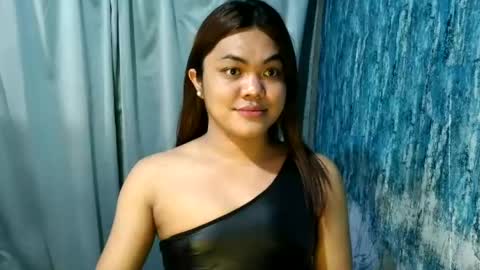 urhottie_bella online show from 06/18/26, 02:45
