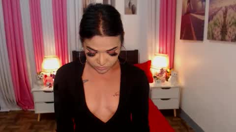 Queen Nicole online show from 02/11/25, 01:30