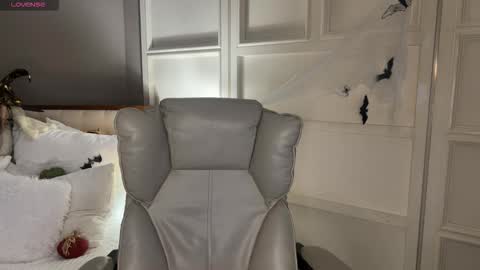 Snapshot of urlillshy chatting on 11/01/25, 01:07 Kristina online show from 11/01/25, 01:07