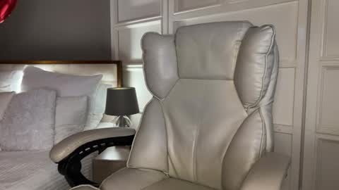 Snapshot of urlillshy chatting on 12/05/25, 01:14 Kristina online show from 12/05/25, 01:14