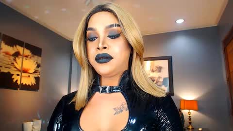 UrMajestyTyra online show from 02/11/25, 07:02