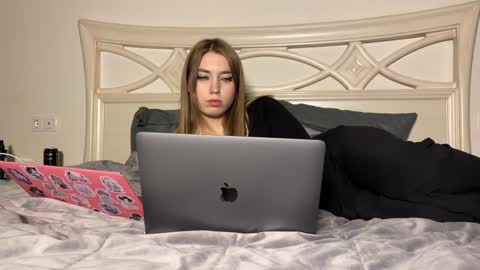 urmissalice online show from 01/24/25, 10:41