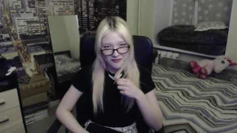 Snapshot of uroxygen chatting on 03/15/26, 07:31 Mary online show from 03/15/26, 07:31