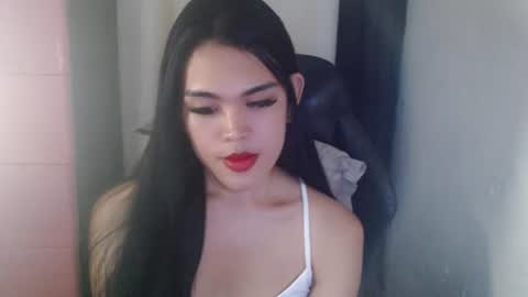 Snapshot of urpinayjenfuckerxxx chatting on 01/22/25, 12:59 Jenny online show from 01/22/25, 12:59