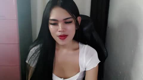 Snapshot of urpinayjenfuckerxxx chatting on 01/22/25, 08:06 Jenny online show from 01/22/25, 08:06