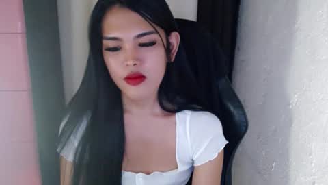 Snapshot of urpinayjenfuckerxxx chatting on 01/23/25, 03:16 Jenny online show from 01/23/25, 03:16