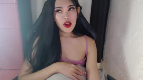 Snapshot of urpinayjenfuckerxxx chatting on 01/24/25, 01:45 Jenny online show from 01/24/25, 01:45