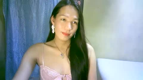 Snapshot of urpinaylovelyjuliaxxx chatting on 02/16/25, 01:38 queen julia not into CHEAPGUY online show from 02/16/25, 01:38