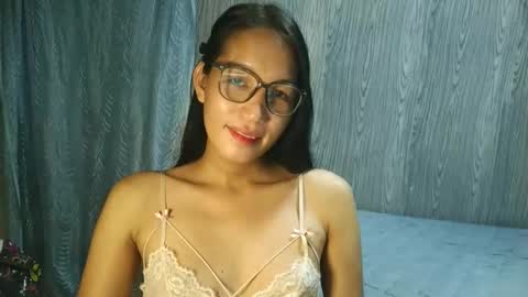 Snapshot of urpinaylovelyjuliaxxx chatting on 05/28/26, 01:19 queen julia not into CHEAPGUY online show from 05/28/26, 01:19