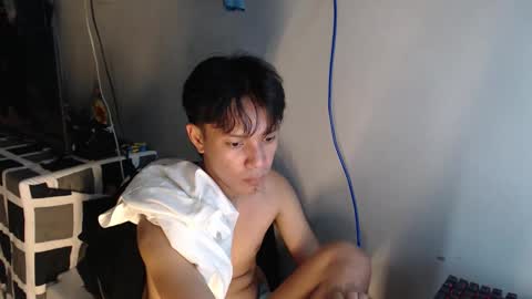 Snapshot of urpinoyasianx chatting on 02/28/26, 01:06 Mel online show from 02/28/26, 01:06