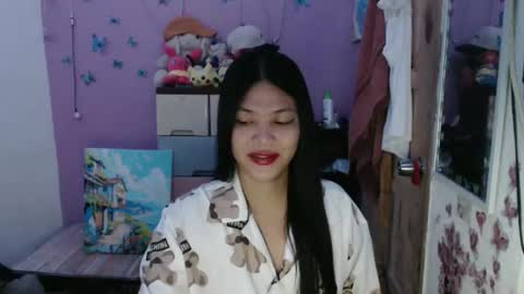 Snapshot of urpreciouspinayxxx chatting on 04/21/26, 10:32 hi im kim online show from 04/21/26, 10:32