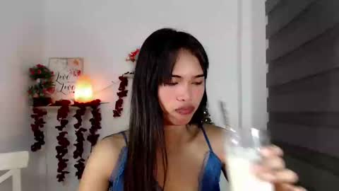 ursandra_xx online show from 03/03/25, 08:11