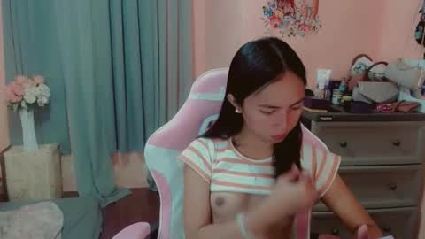 Snapshot of ursexy_michelle chatting on 12/05/24, 02:09 Your Future Michelle online show from 12/05/24, 02:09