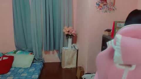 Snapshot of ursexy_michelle chatting on 12/17/24, 12:11 Your Future Michelle online show from 12/17/24, 12:11