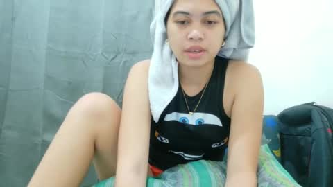Snapshot of ursexy_pinay_skinny chatting on 04/25/26, 05:32 im jenny online show from 04/25/26, 05:32