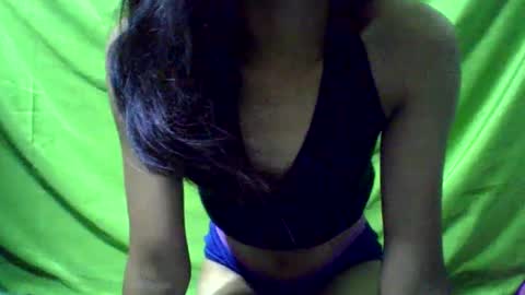Snapshot of ursexydoll18 chatting on 01/12/25, 03:28 Darlyn room online show from 01/12/25, 03:28