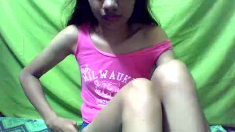 Snapshot of ursexydoll18 chatting on 01/15/25, 02:17 Darlyn room online show from 01/15/25, 02:17