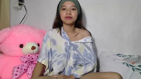 Snapshot of urshamegirl4you chatting on 02/03/26, 02:00 Your LUNA online show from 02/03/26, 02:00