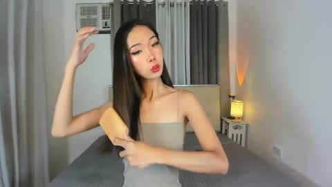 urslutgwen69 online show from 12/02/24, 09:35