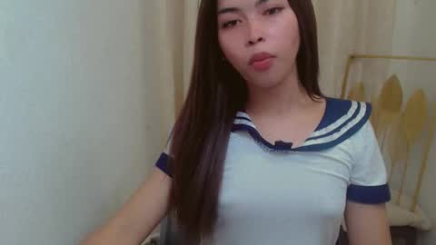 Snapshot of urslutty_jasmine chatting on 05/18/26, 04:51 jasmine online show from 05/18/26, 04:51