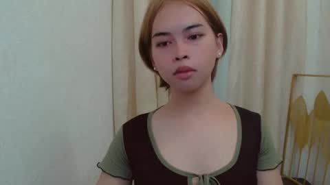 Snapshot of urslutty_jasmine chatting on 05/27/26, 01:02 jasmine online show from 05/27/26, 01:02