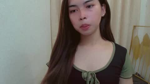 Snapshot of urslutty_jasmine chatting on 05/27/26, 01:57 jasmine online show from 05/27/26, 01:57