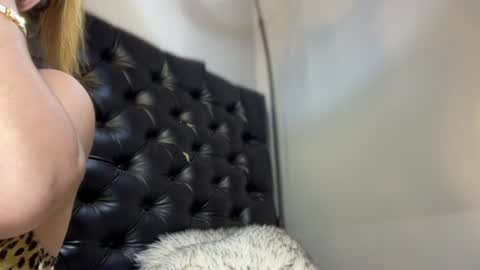 Snapshot of urtrans_princess chatting on 06/10/26, 01:39 Maria Im looking for a local and socal fucking guy online show from 06/10/26, 01:39