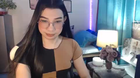 Snapshot of urwetasianprincessxx chatting on 12/13/24, 04:33 Ashley Kate Mateo Gray online show from 12/13/24, 04:33