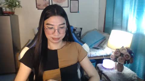 Snapshot of urwetasianprincessxx chatting on 02/13/25, 11:17 Ashley Kate Mateo Gray online show from 02/13/25, 11:17