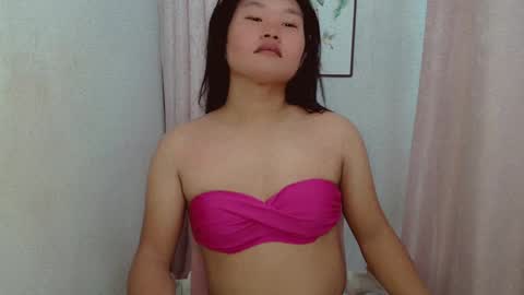 Snapshot of urwildpinayxxx chatting on 12/24/24, 04:44 melody online show from 12/24/24, 04:44