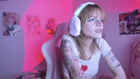 uryukim_ online show from 12/03/24, 12:49