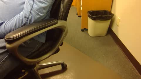 Snapshot of useemie chatting on 12/04/24, 12:41 useemie online show from 12/04/24, 12:41