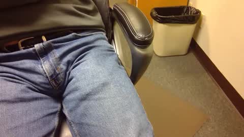 Snapshot of useemie chatting on 12/12/24, 09:48 useemie online show from 12/12/24, 09:48