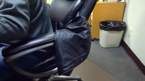 Snapshot of useemie chatting on 12/13/24, 07:21 useemie online show from 12/13/24, 07:21